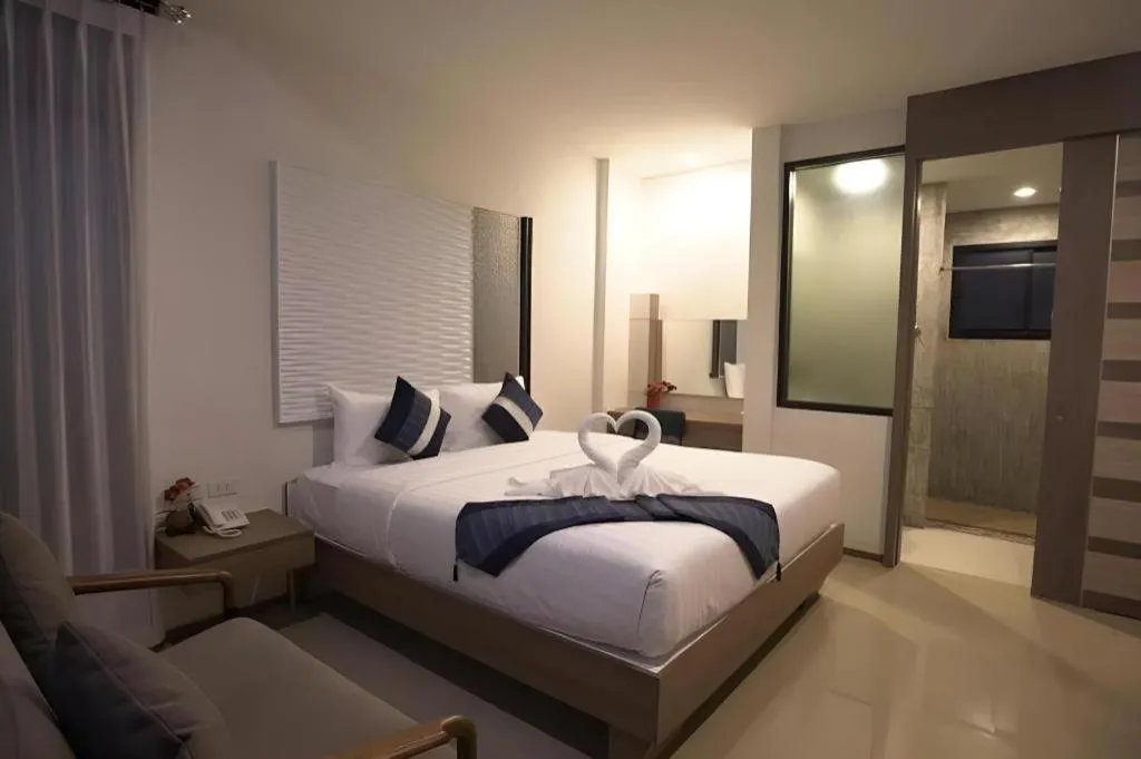 Bed in Chatnipa Beach Resort