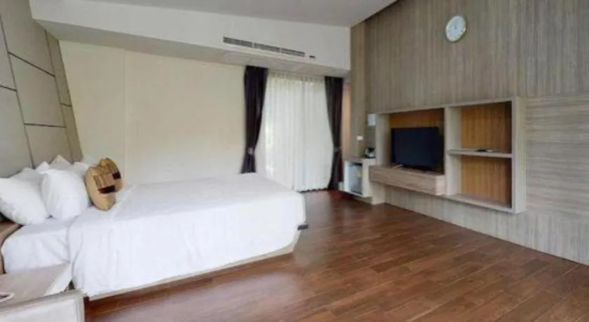 Bed in Chatnipa Beach Resort