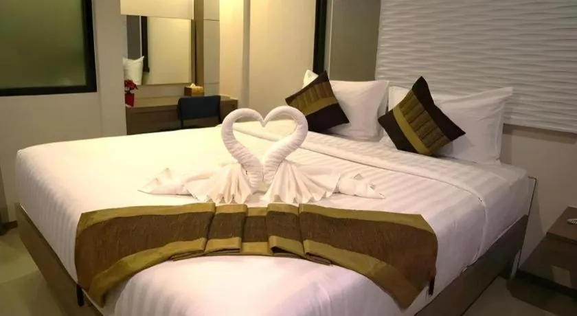 Bed in Chatnipa Beach Resort