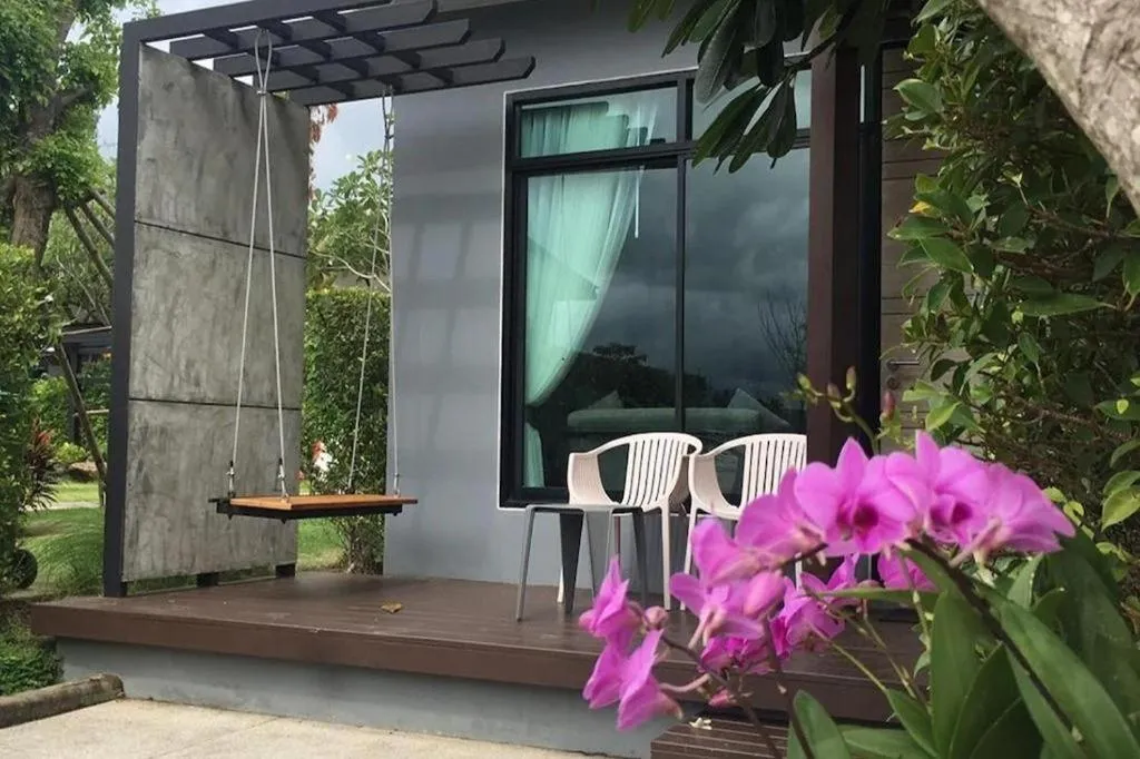 Chatnipa Beach Resort