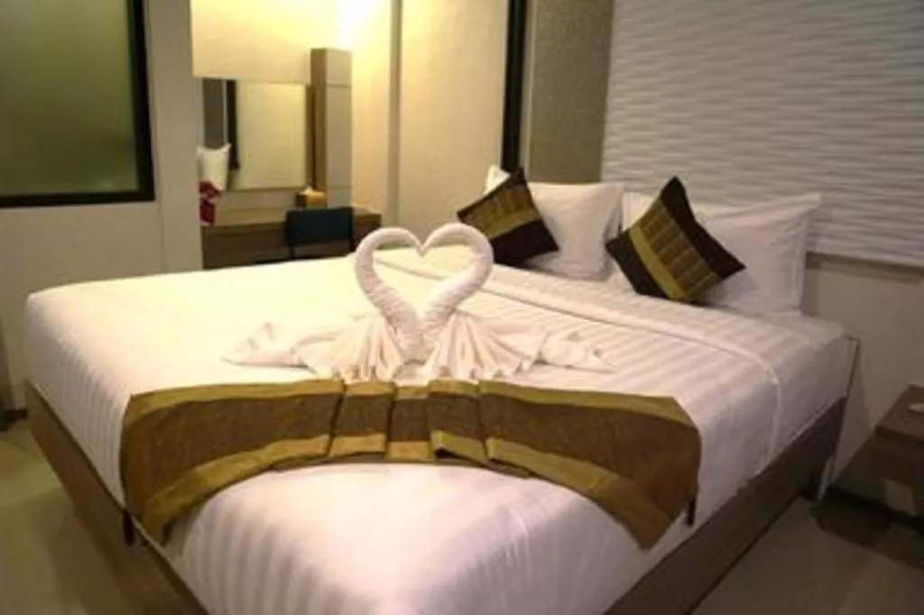 Bed in Chatnipa Beach Resort