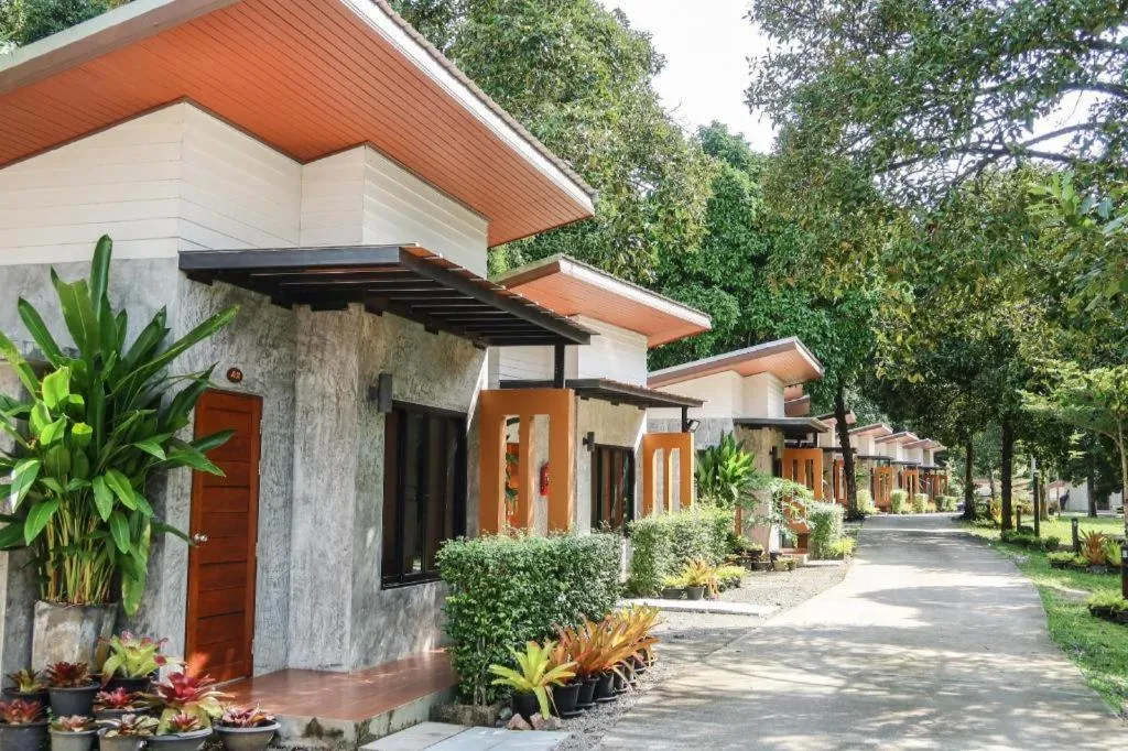 Baan Klang Suan Resort