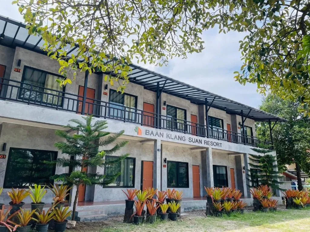 Baan Klang Suan Resort