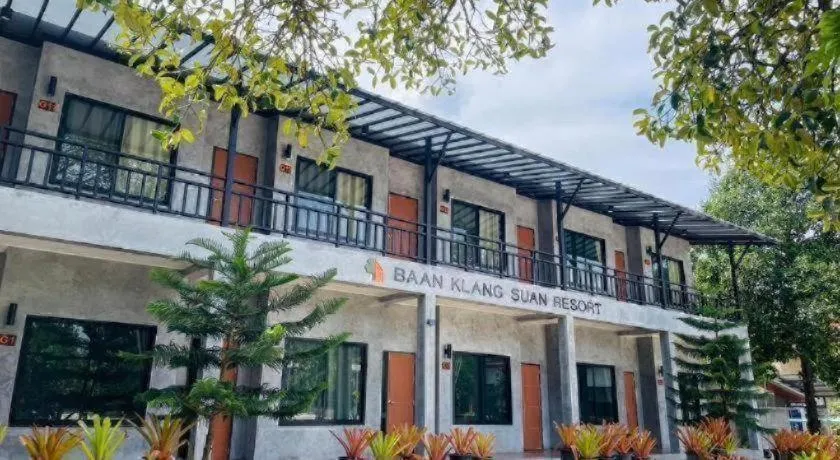 Baan Klang Suan Resort