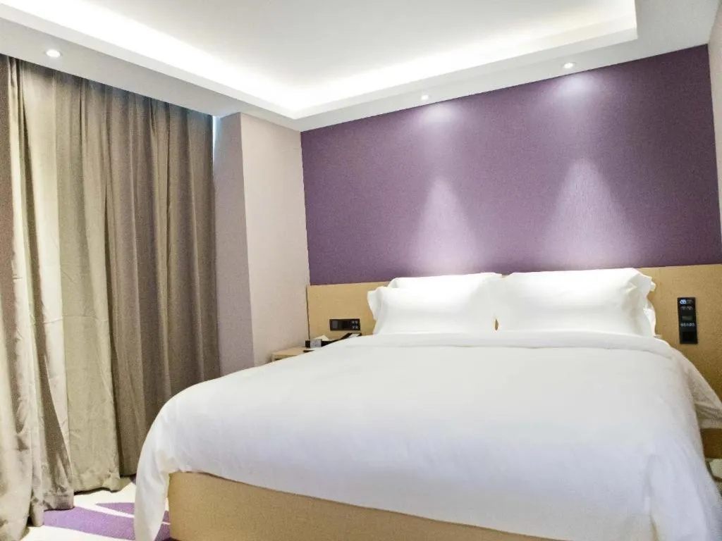 Bed in Lavande Hotel Shenzhen North Station Huawei Gangtou Metro Station