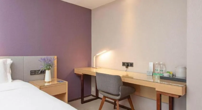 Bed in Lavande Hotel Shenzhen North Station Huawei Gangtou Metro Station