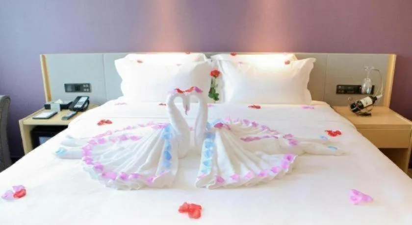 Bed in Lavande Hotel Shenzhen North Station Huawei Gangtou Metro Station