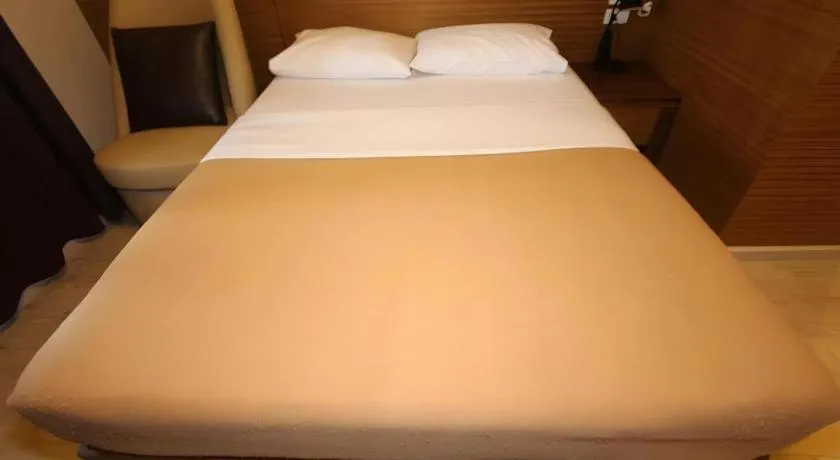 Bed in Honey Lodge