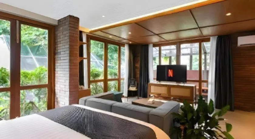 Bed in The House Tour Middletown