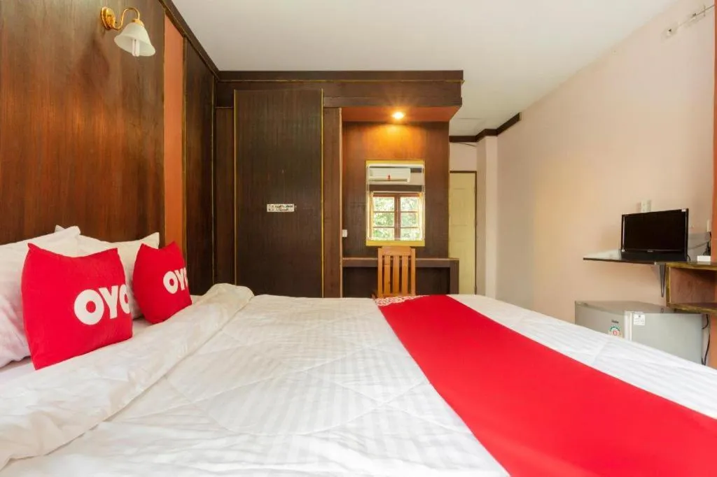 Bed in OYO 75356 Thipsiri Lodge