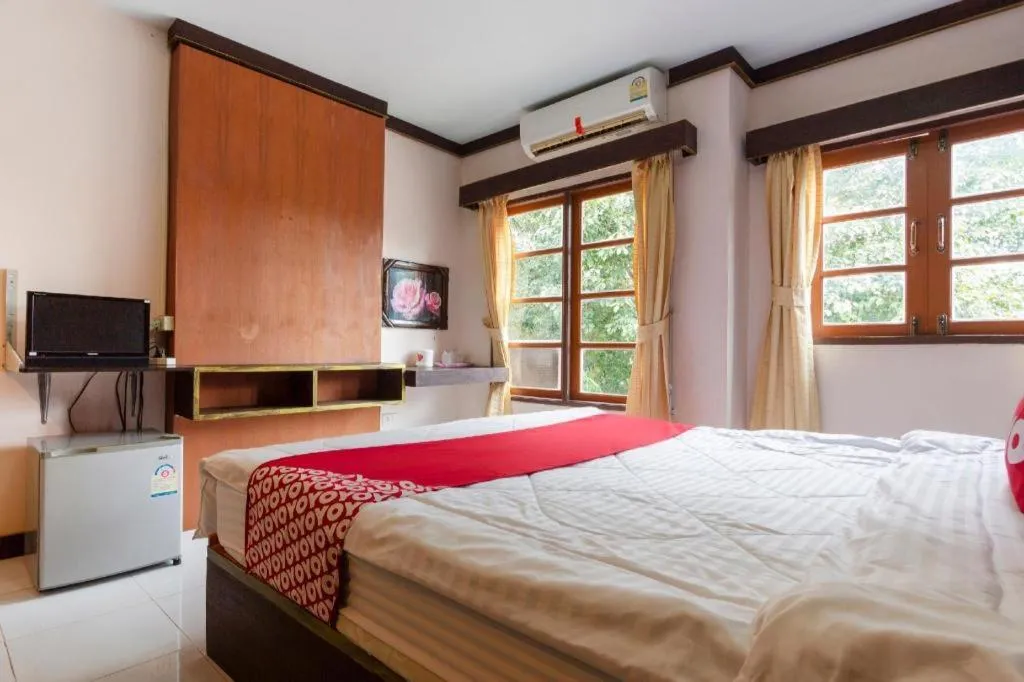 Bed in OYO 75356 Thipsiri Lodge