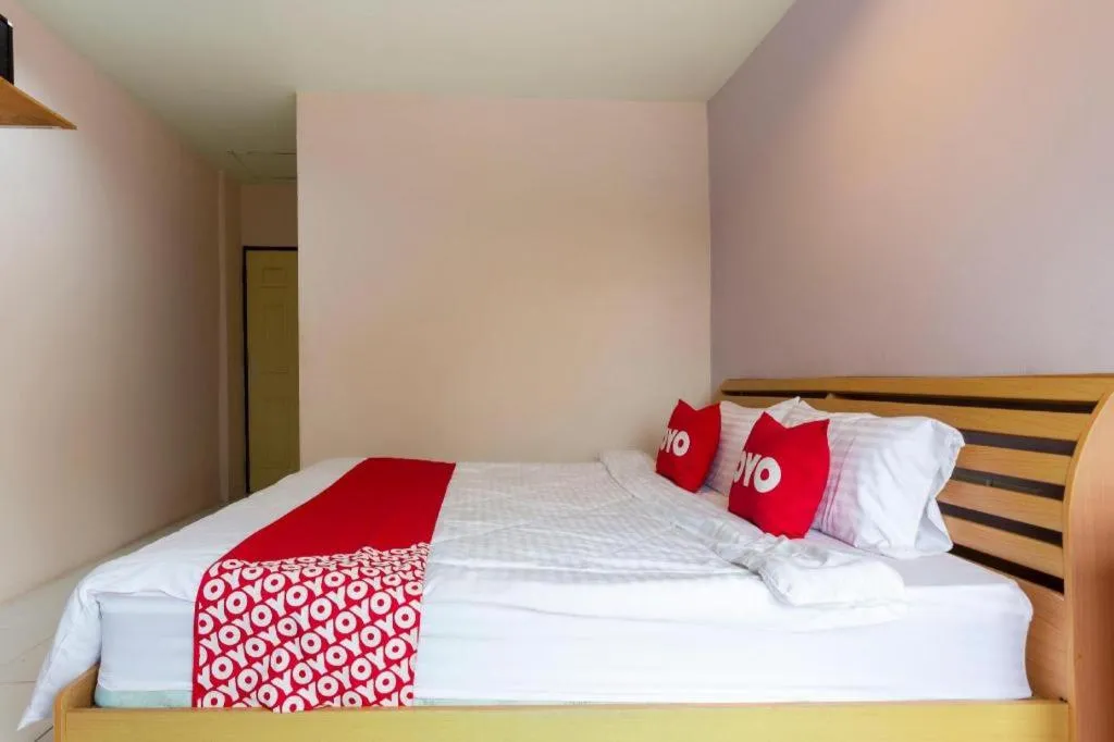 Bed in OYO 75356 Thipsiri Lodge