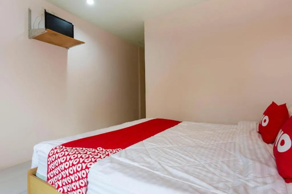 Bed in OYO 75356 Thipsiri Lodge