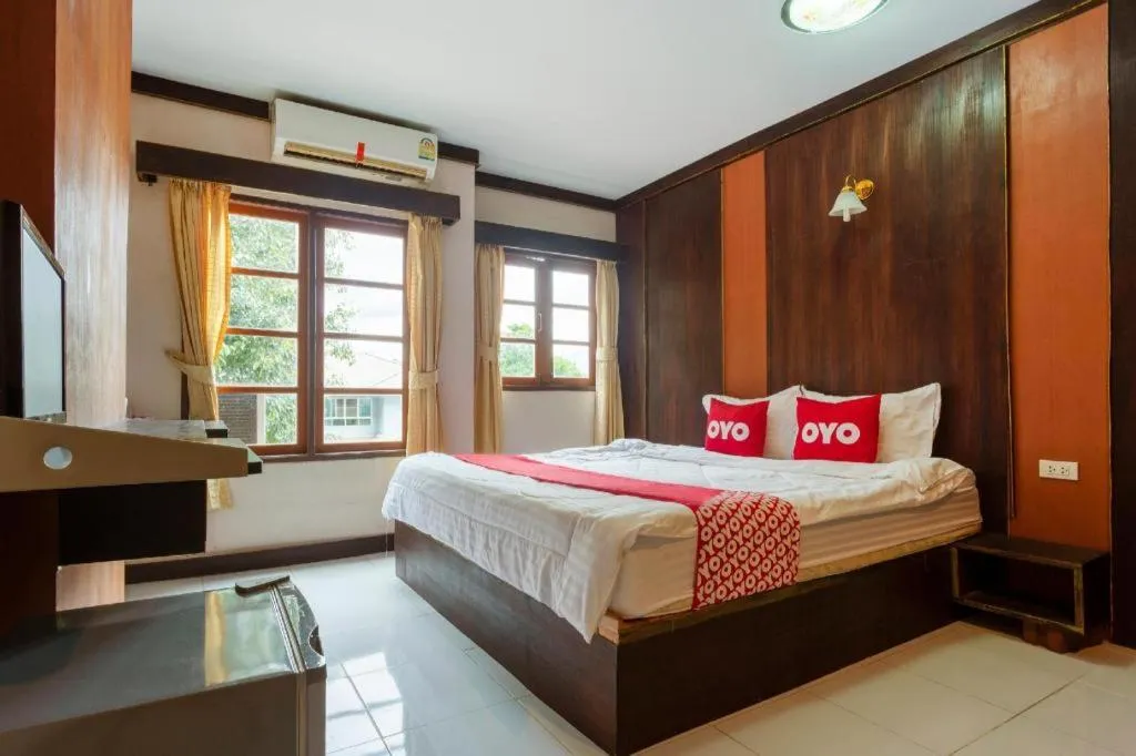 Bed in OYO 75356 Thipsiri Lodge