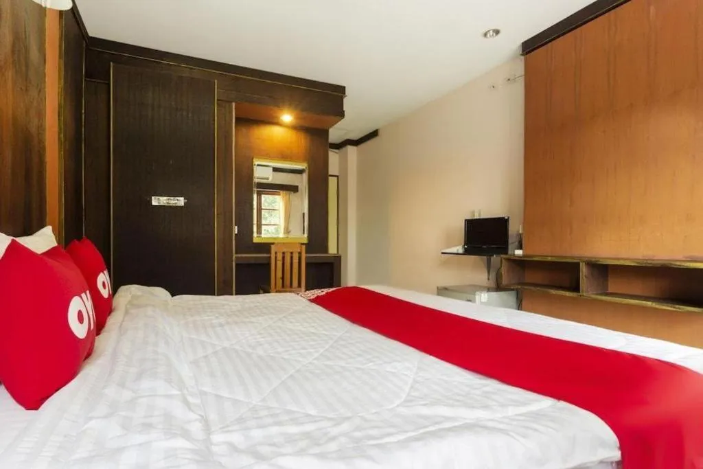 Bed in OYO 75356 Thipsiri Lodge