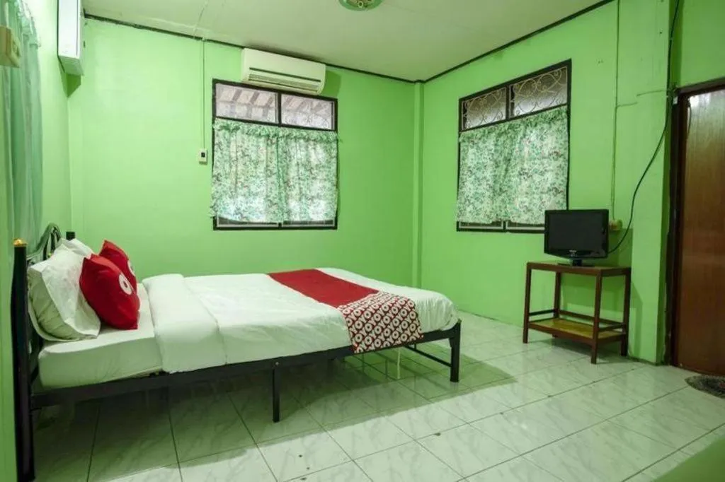 Bed in Raknatee Resort