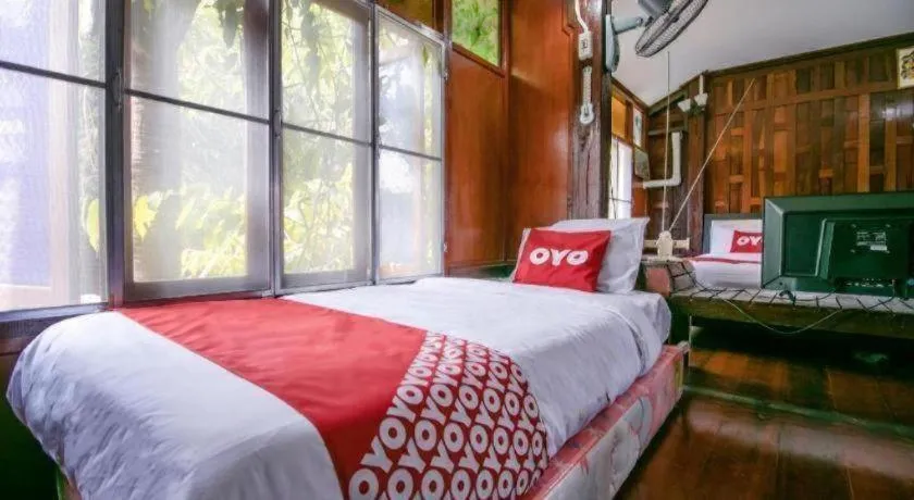 Bed in Raknatee Resort