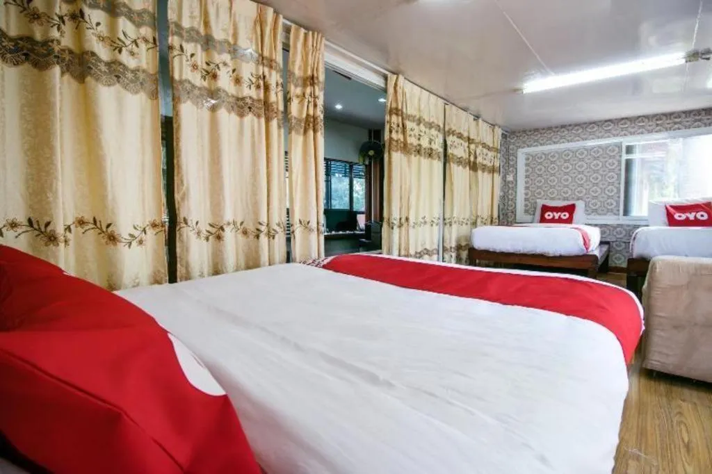 Bed in Raknatee Resort