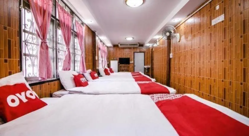Bed in Raknatee Resort