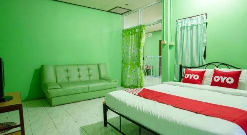 Bed in Raknatee Resort