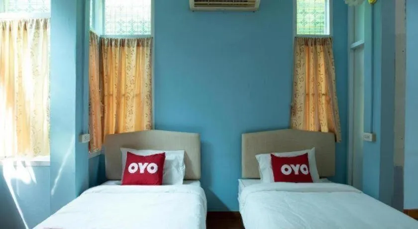 Bed in Raknatee Resort