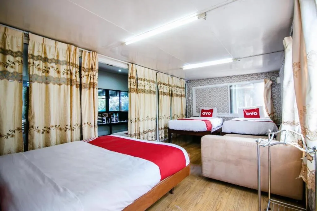 Bed in Raknatee Resort