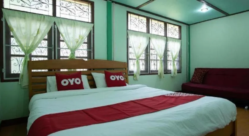 Bed in Raknatee Resort