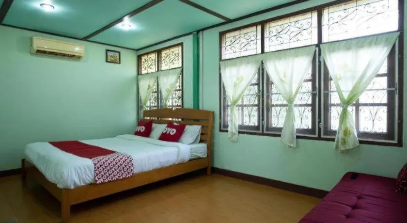 Bed in Raknatee Resort