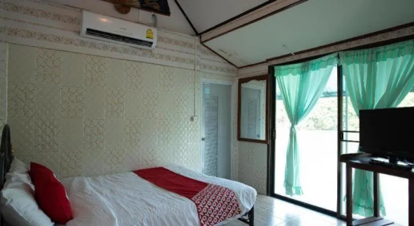 Bed in Raknatee Resort