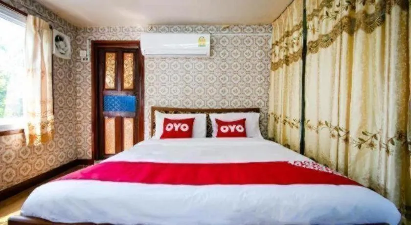 Bed in Raknatee Resort