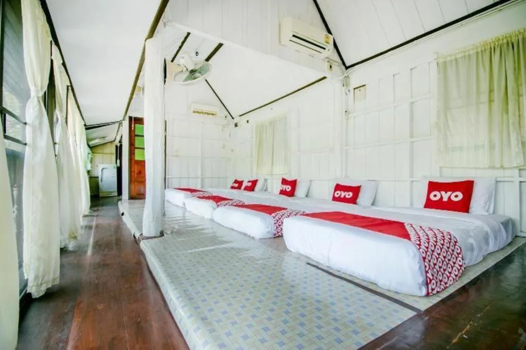 Bed in Raknatee Resort