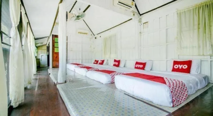 Bed in Raknatee Resort