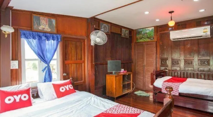 Bed in Raknatee Resort