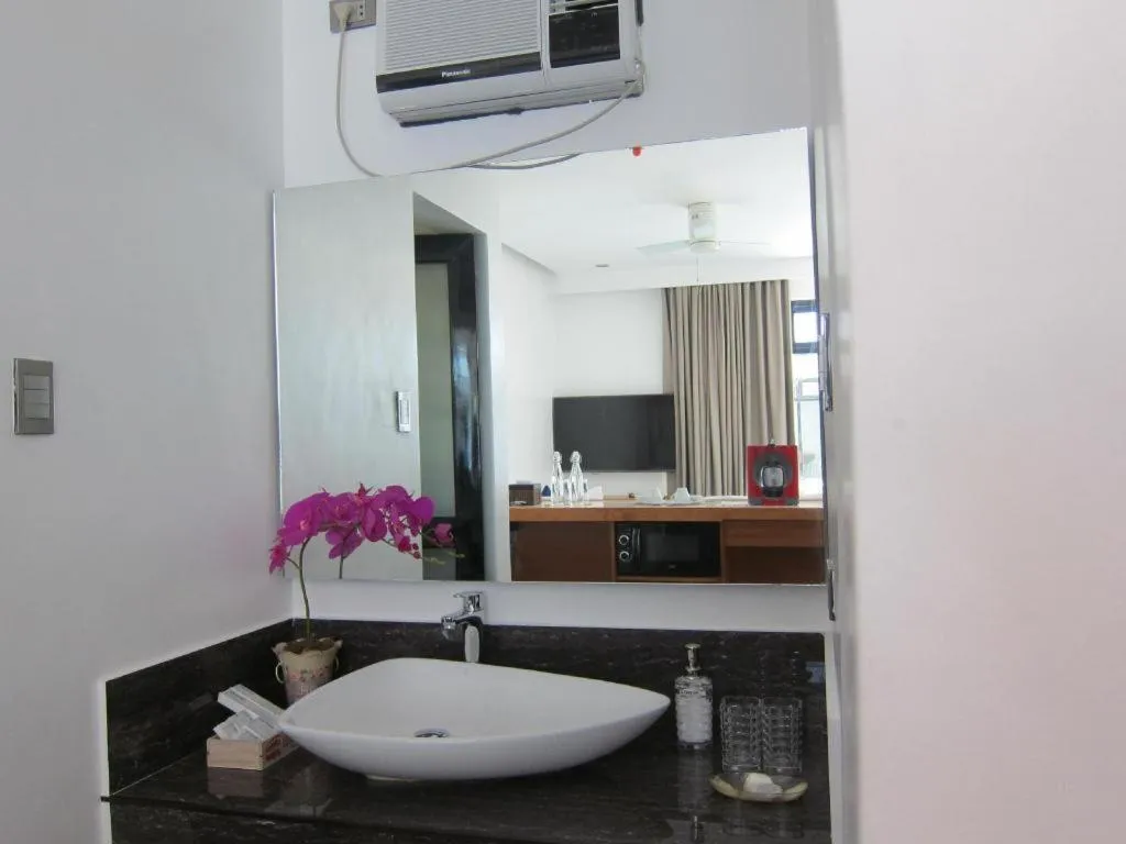 White Breeze Palawan Boutique Hotel