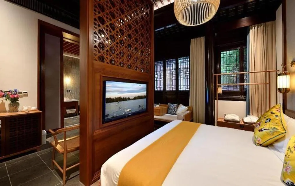 Bed in Blossom Hill Inn Suzhou Tanhuafu