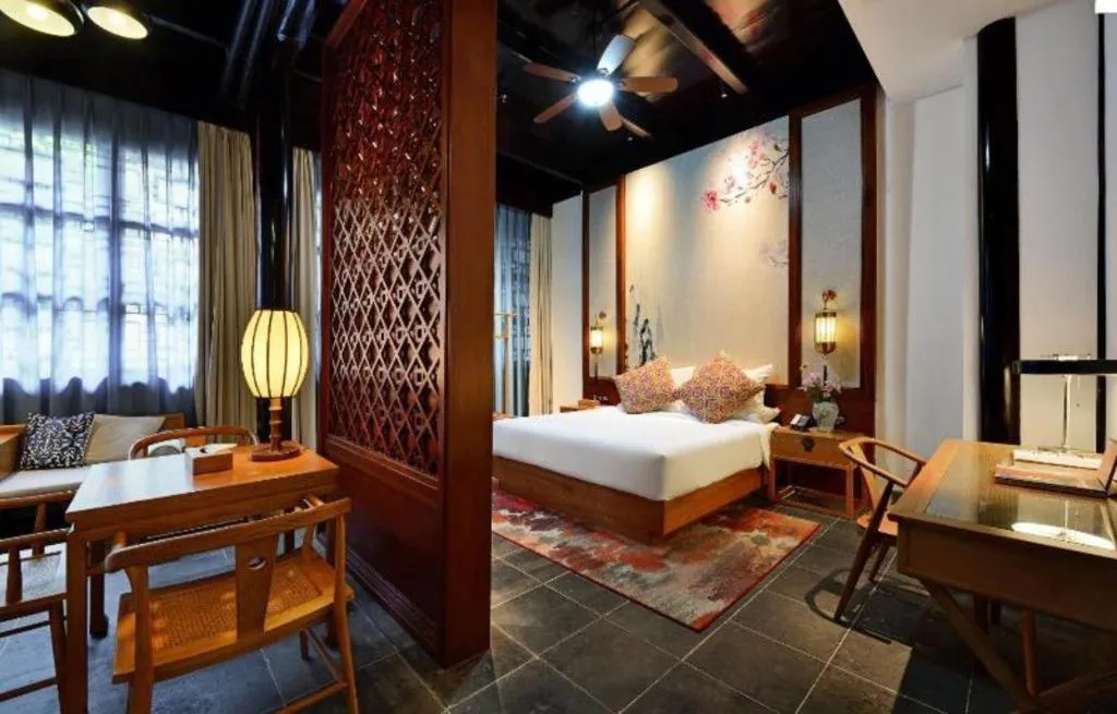 Bed in Blossom Hill Inn Suzhou Tanhuafu
