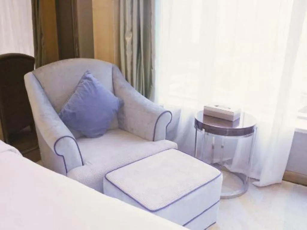 Bed in Shanghai Fuyue Hotel