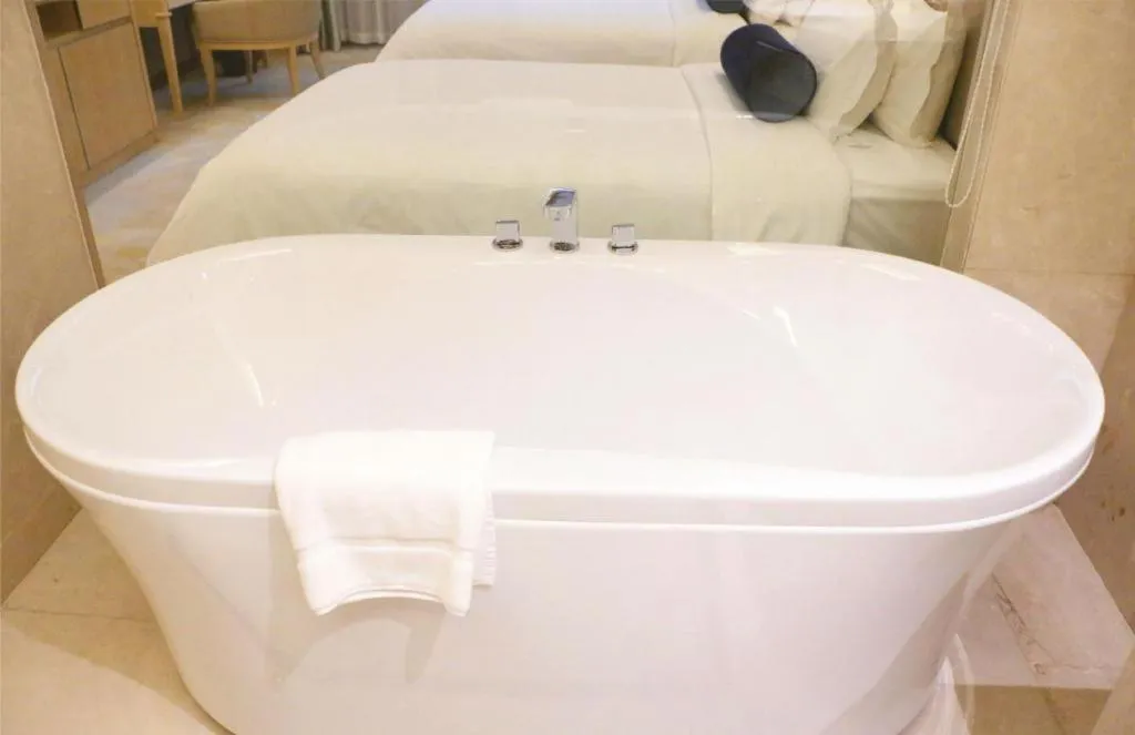 Bed in Shanghai Fuyue Hotel