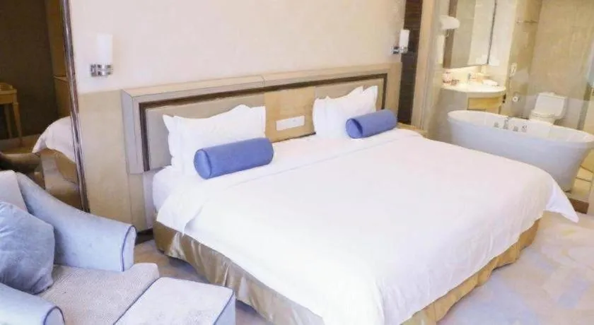 Bed in Shanghai Fuyue Hotel