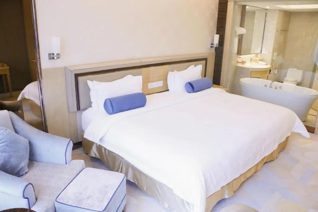 Bed in Shanghai Fuyue Hotel