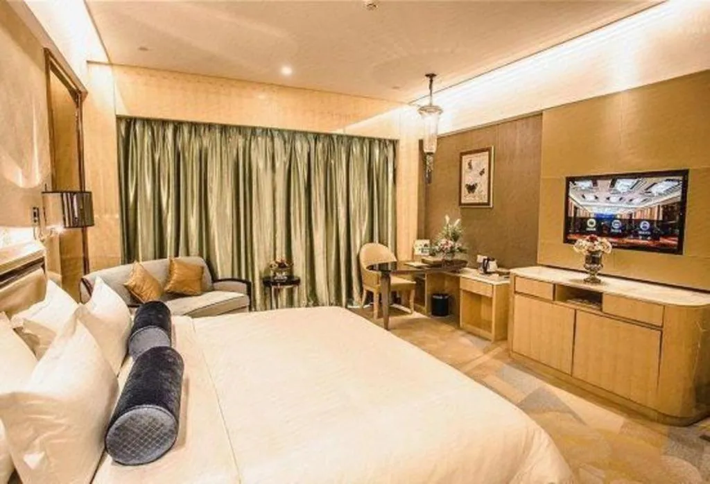 Bed in Shanghai Fuyue Hotel