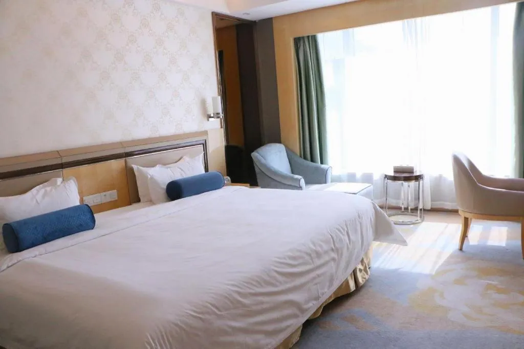 Bed in Shanghai Fuyue Hotel