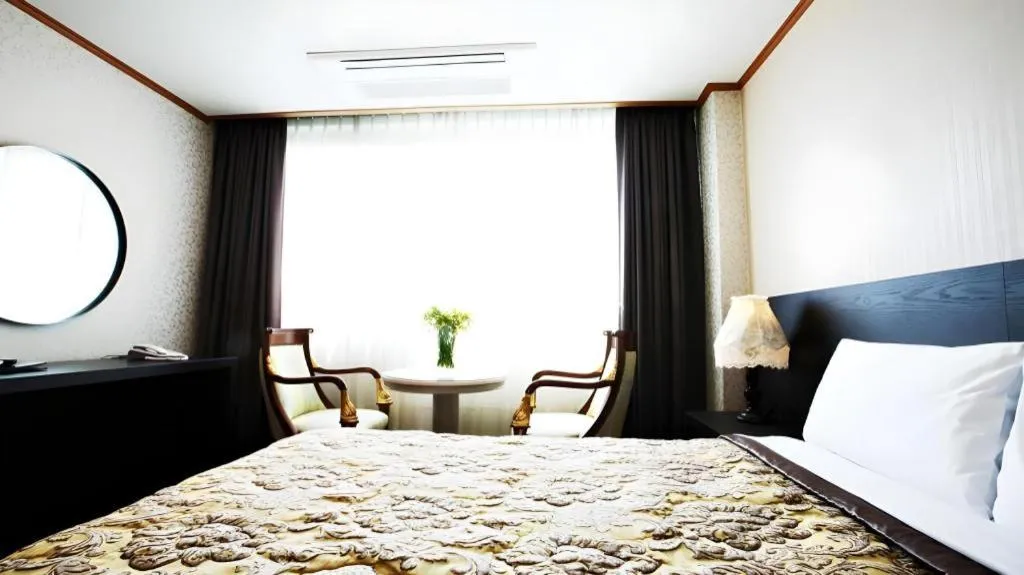 Bed in Danyang tourist hotel Edelweiss