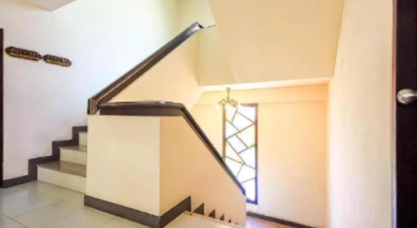 OYO 383 White inn hotel