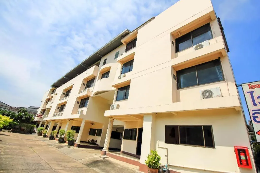 OYO 383 White inn hotel