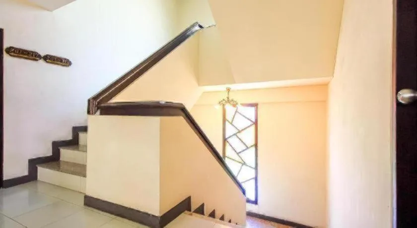 OYO 383 White inn hotel