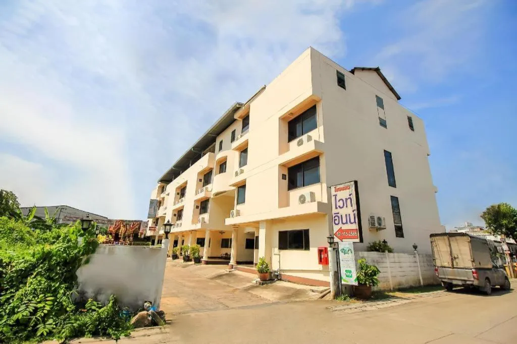 OYO 383 White inn hotel