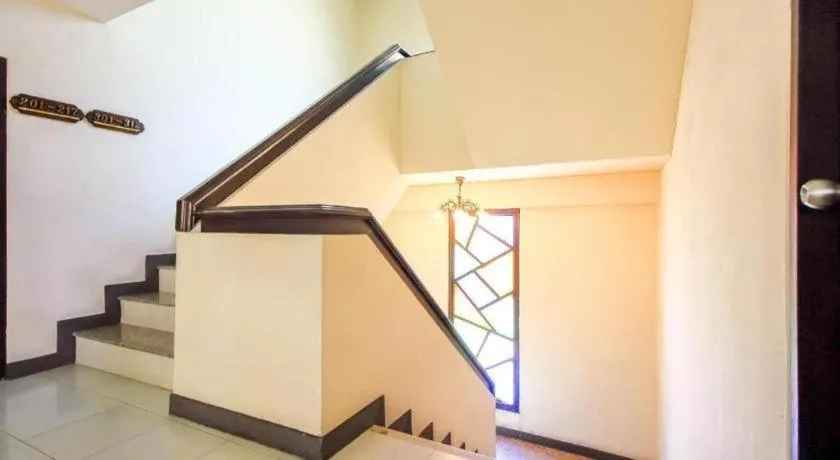 OYO 383 White inn hotel