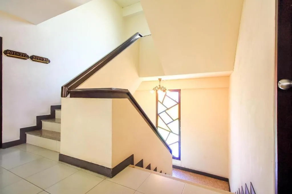 OYO 383 White inn hotel