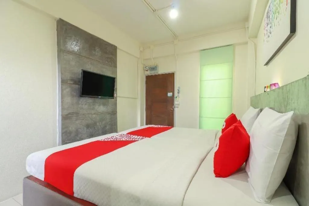 Bed in OYO 412 7 Days Hotel